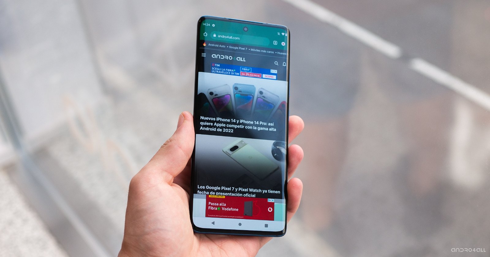 Página web de Andro4all abierta en un Motorola Edge 30 Fusion