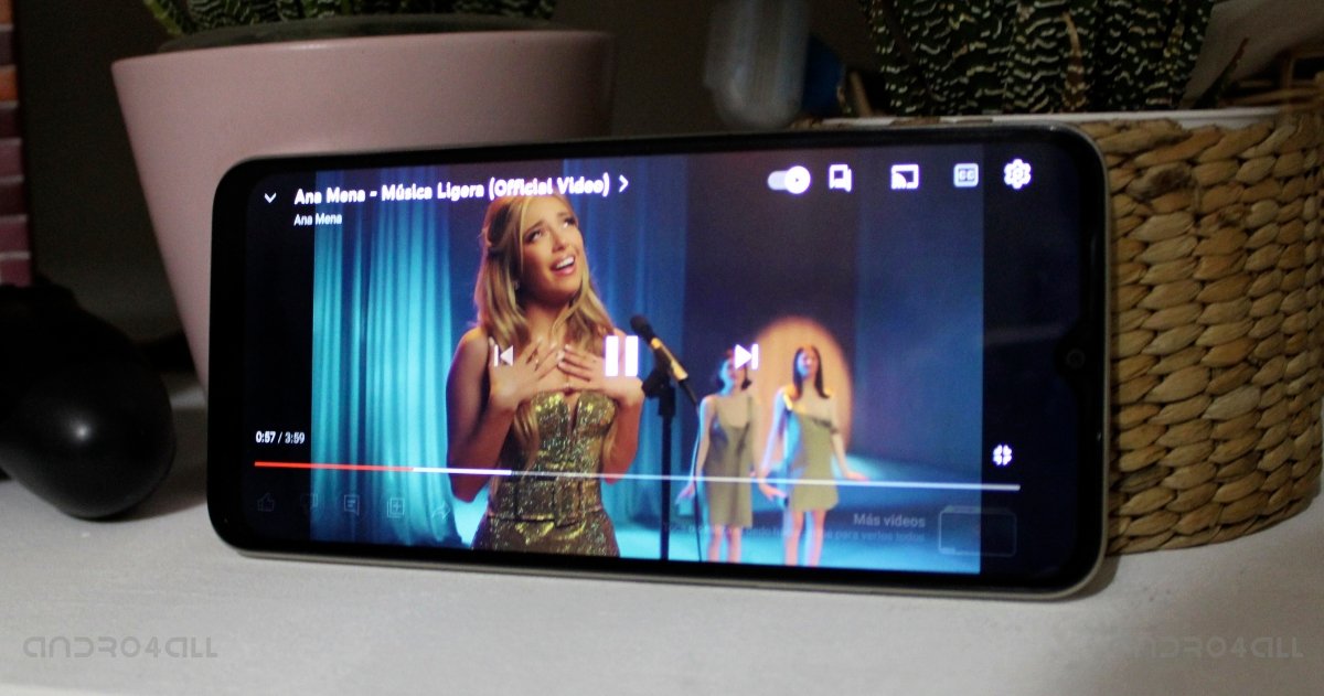 App de YouTube en el realme C33