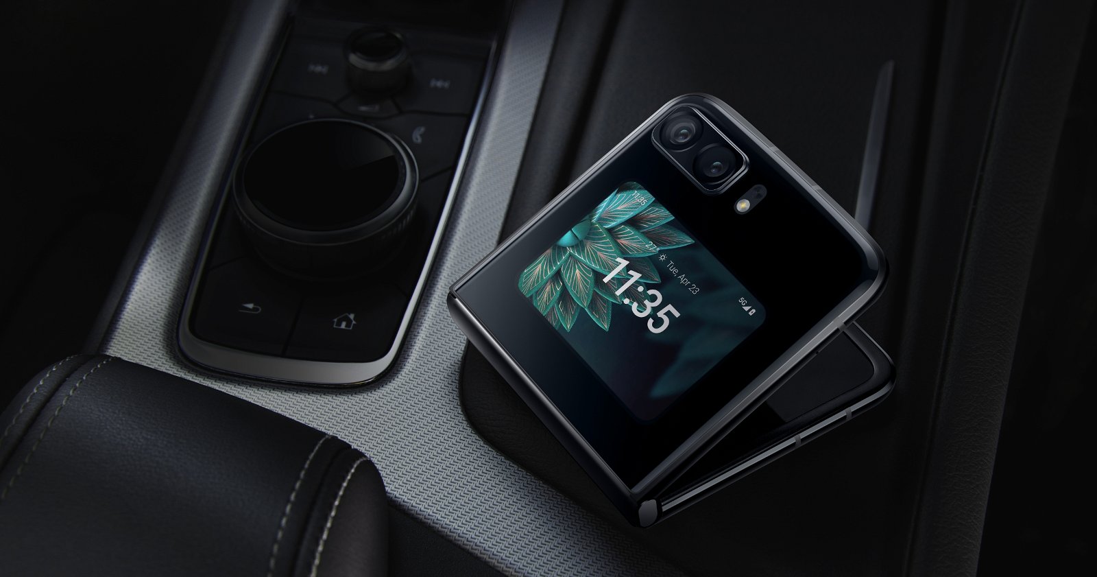 Motorola Razr 2022 con la pantalla plegada