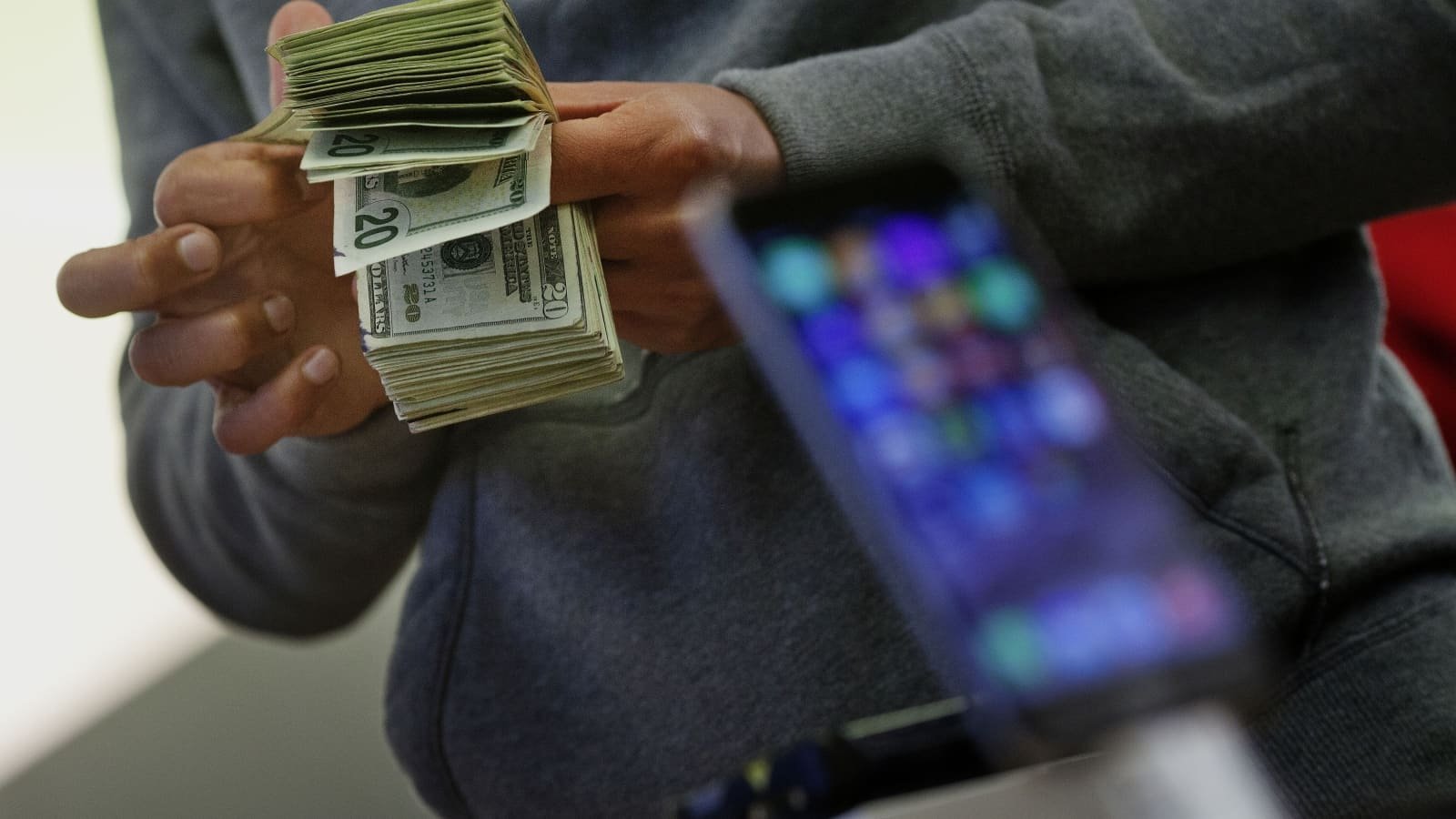 Pagan $39,000 por un iPhone de 2007