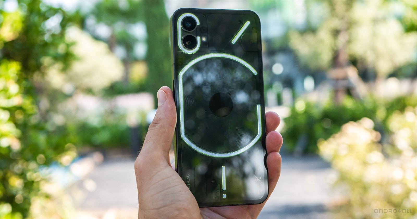 Nothing Phone 1 en la mano