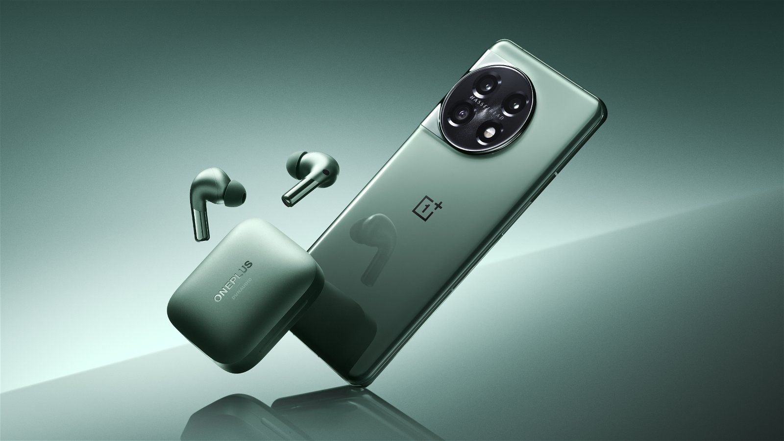 OnePlus Buds Pro 2 junto a OnePlus 11
