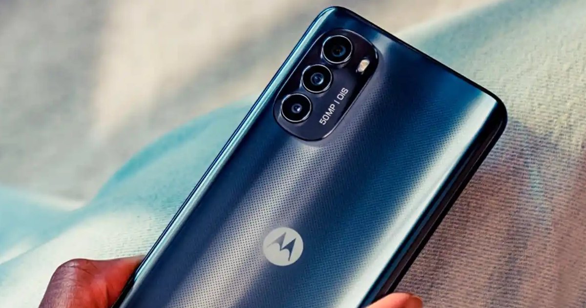 Un mítico ha vuelto: este moto g82, con pantalla Oled de 120 Hz y Android 13 cae hasta los 246 euros