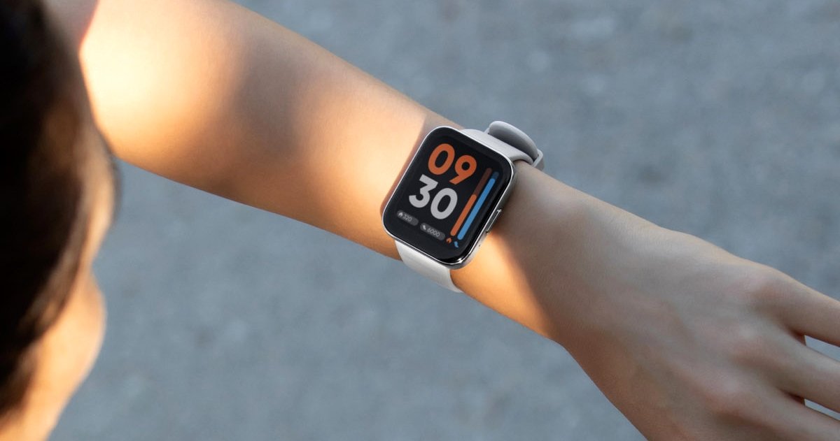 realme Watch 3 blanco en la muñeca