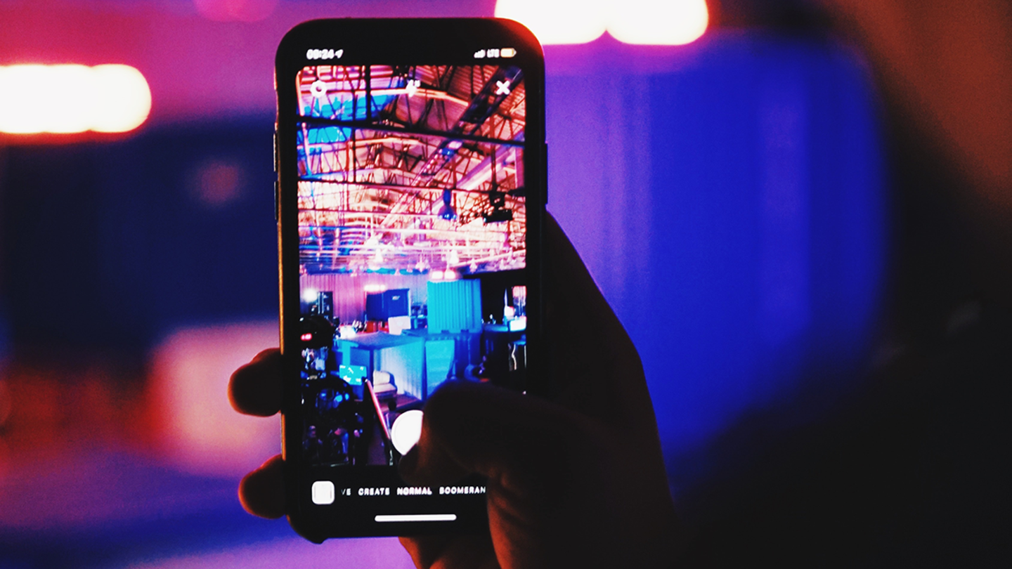 Un concierto siendo grabado en Instagram