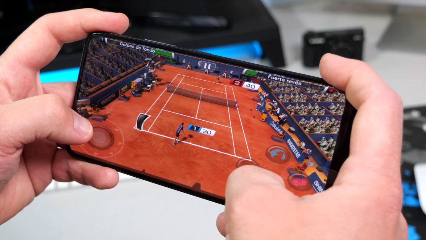 El Redmi Note 12 con un juego de tenis.