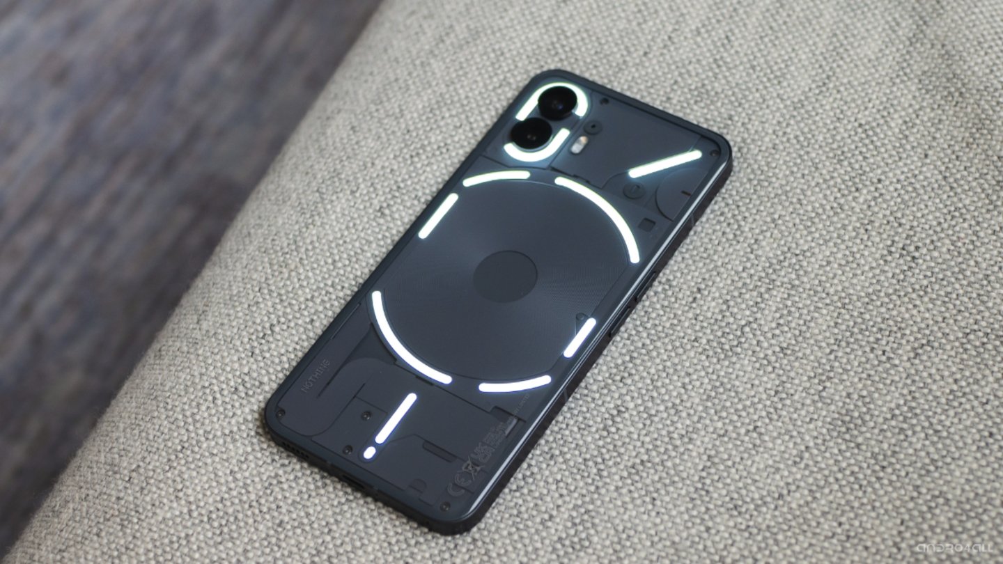 Nothing Phone 2 con luces encendidas