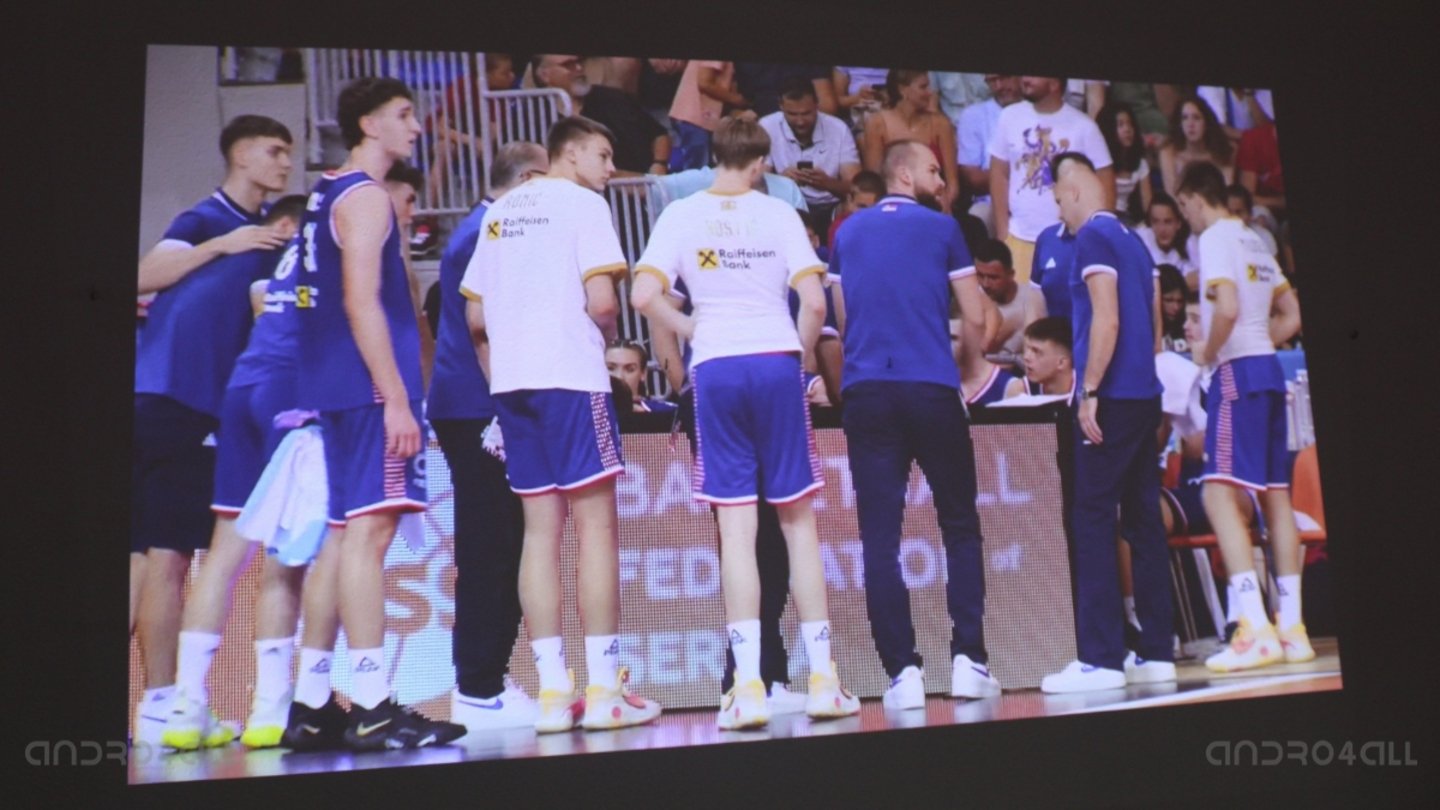 Partido de baloncesto en el Xgimi Horizon Pro