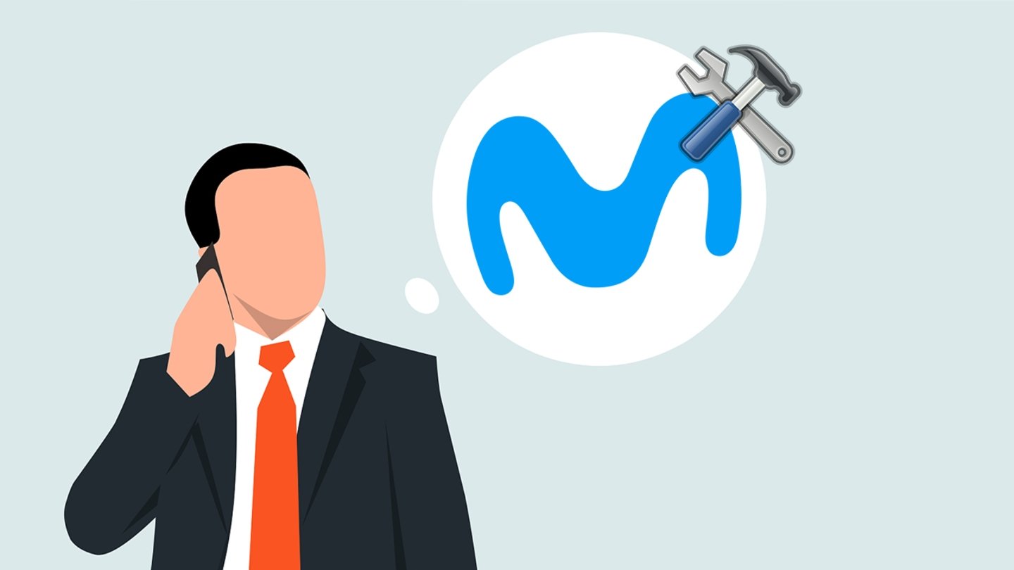 Persona llamando al servicio técnico de Movistar