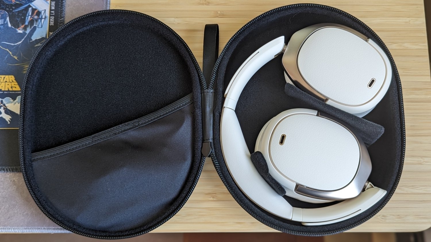 Edifier WH950NB estuche