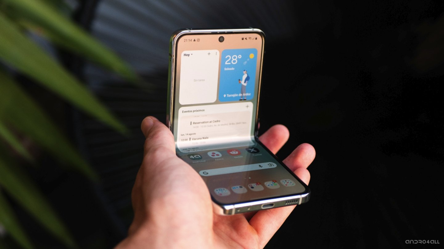 Pantalla semiplegada del Galaxy Z Flip5