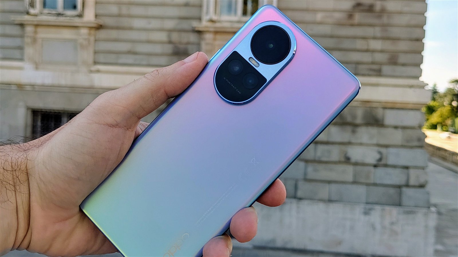 la parte trasera del OPPO Reno10 Pro