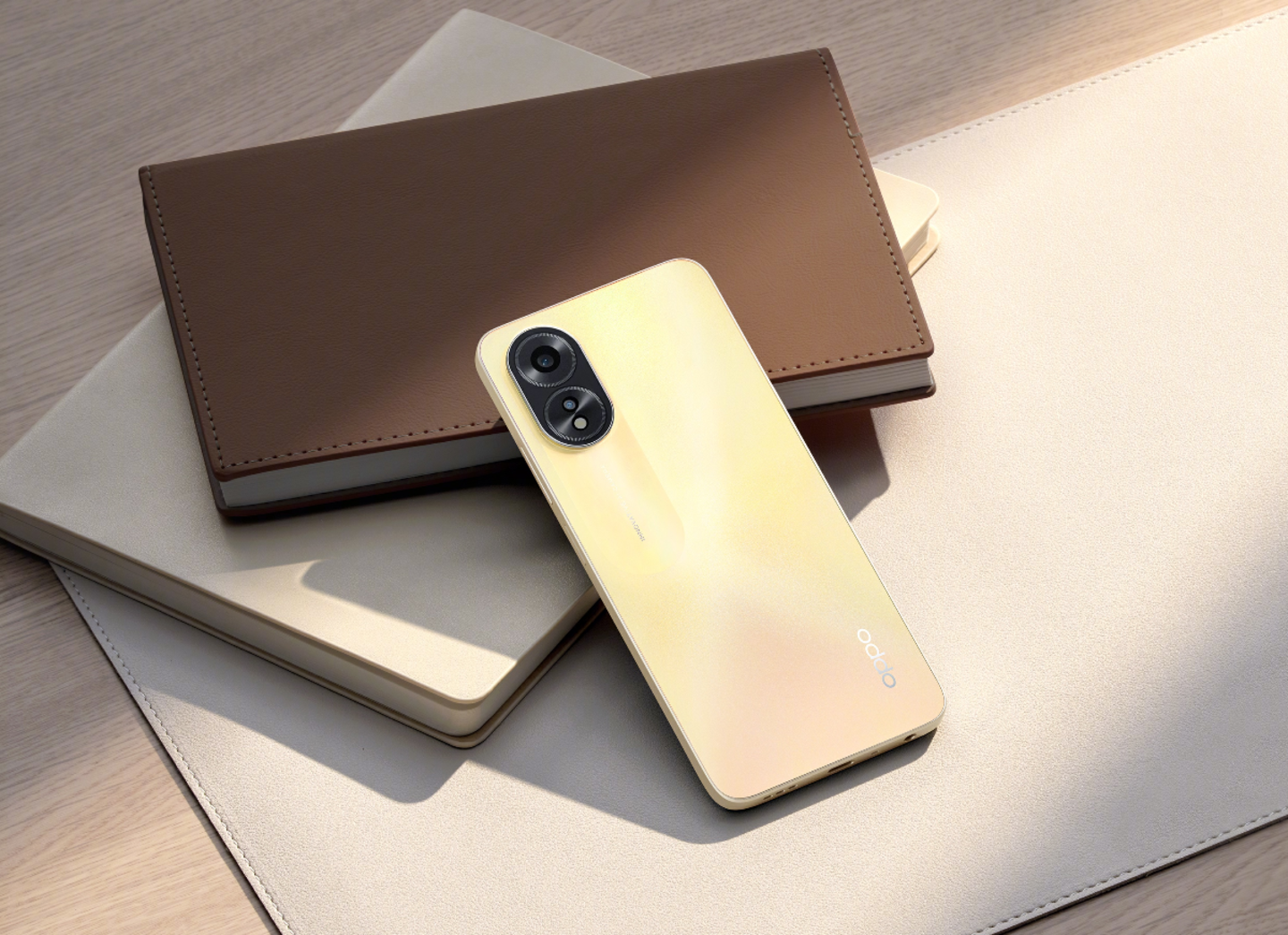 OPPO A38 dorado